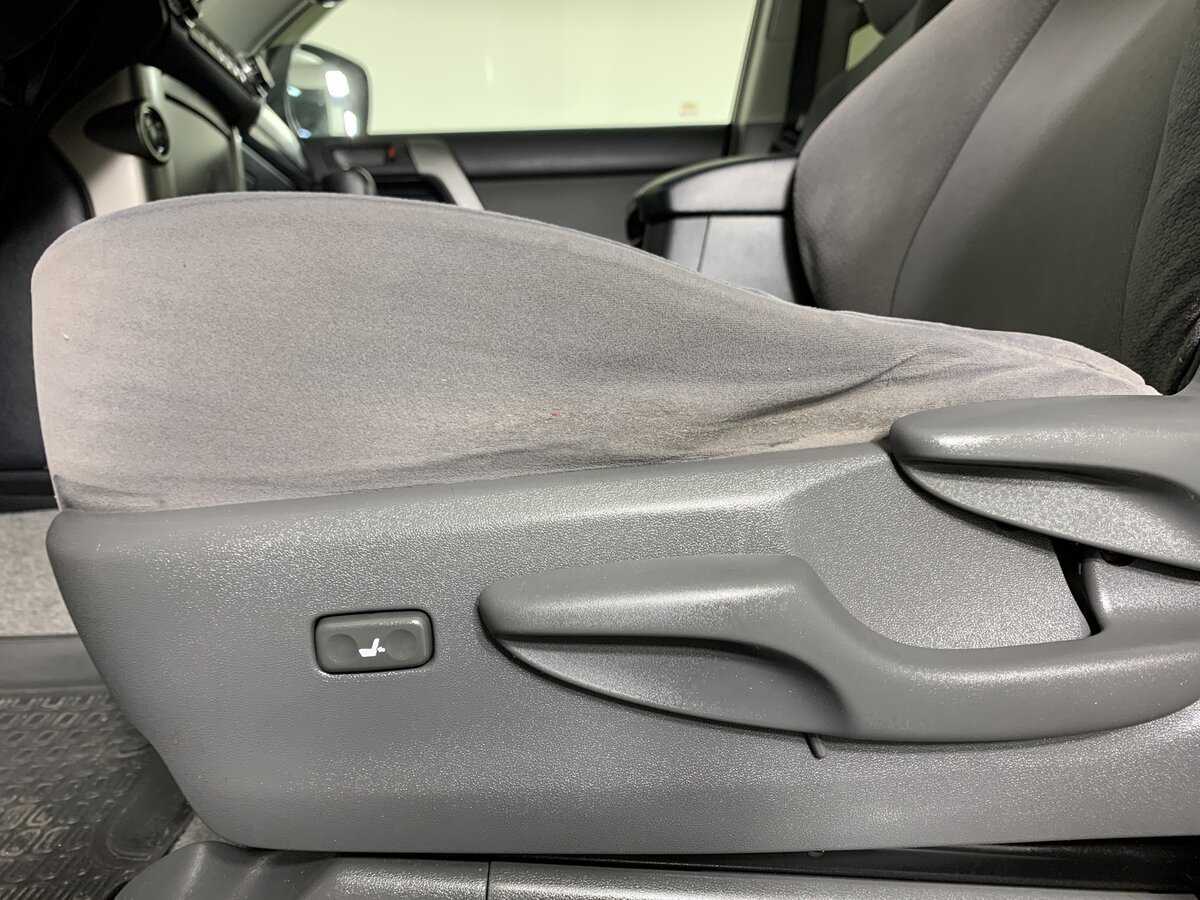 Toyota Land Cruiser Prado с пробегом — 2011 год. Фото: #16