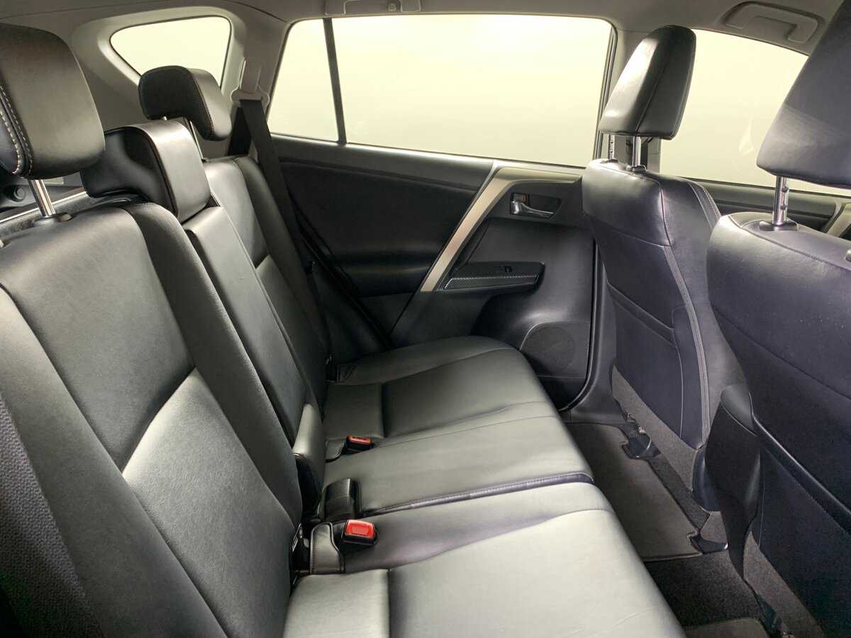 Toyota RAV4 с пробегом — 2014 год. Фото: #17