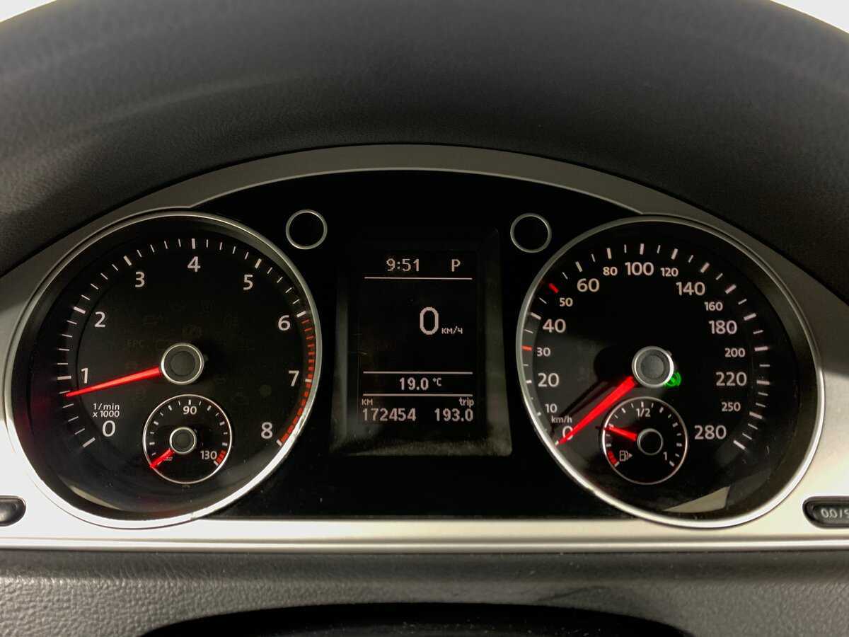 Volkswagen Passat CC с пробегом — 2011 год. Фото: #14