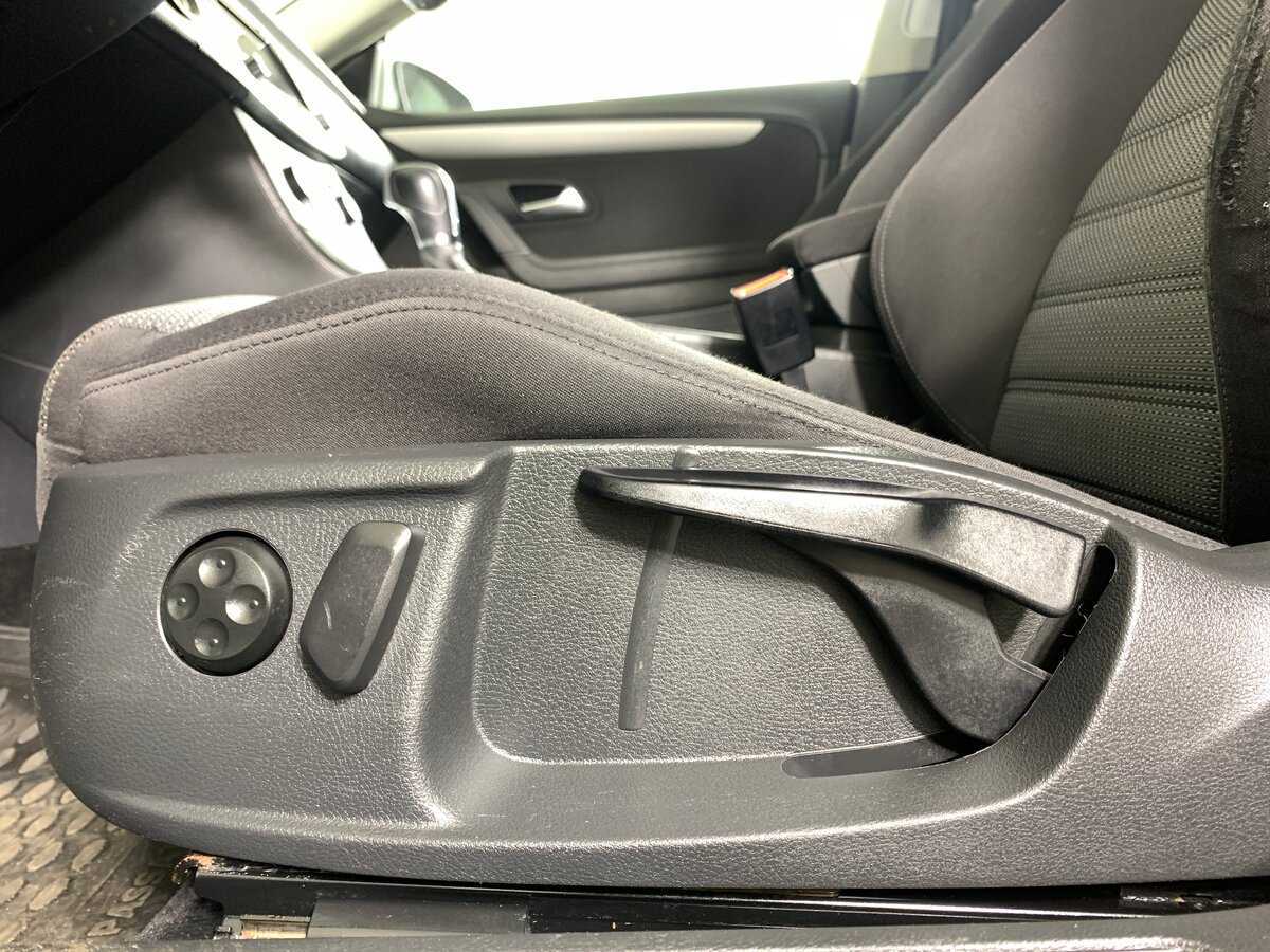 Volkswagen Passat CC с пробегом — 2011 год. Фото: #16