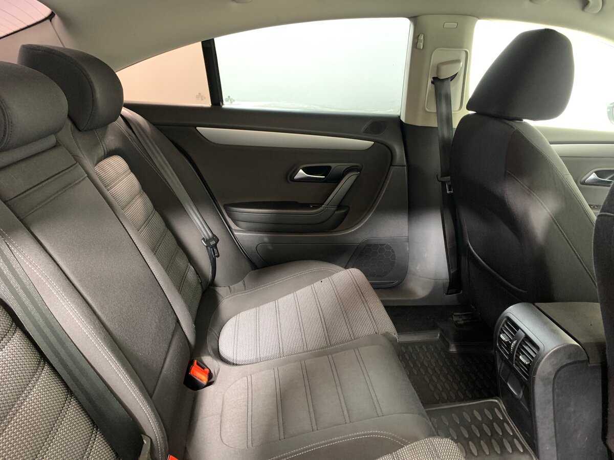 Volkswagen Passat CC с пробегом — 2011 год. Фото: #17