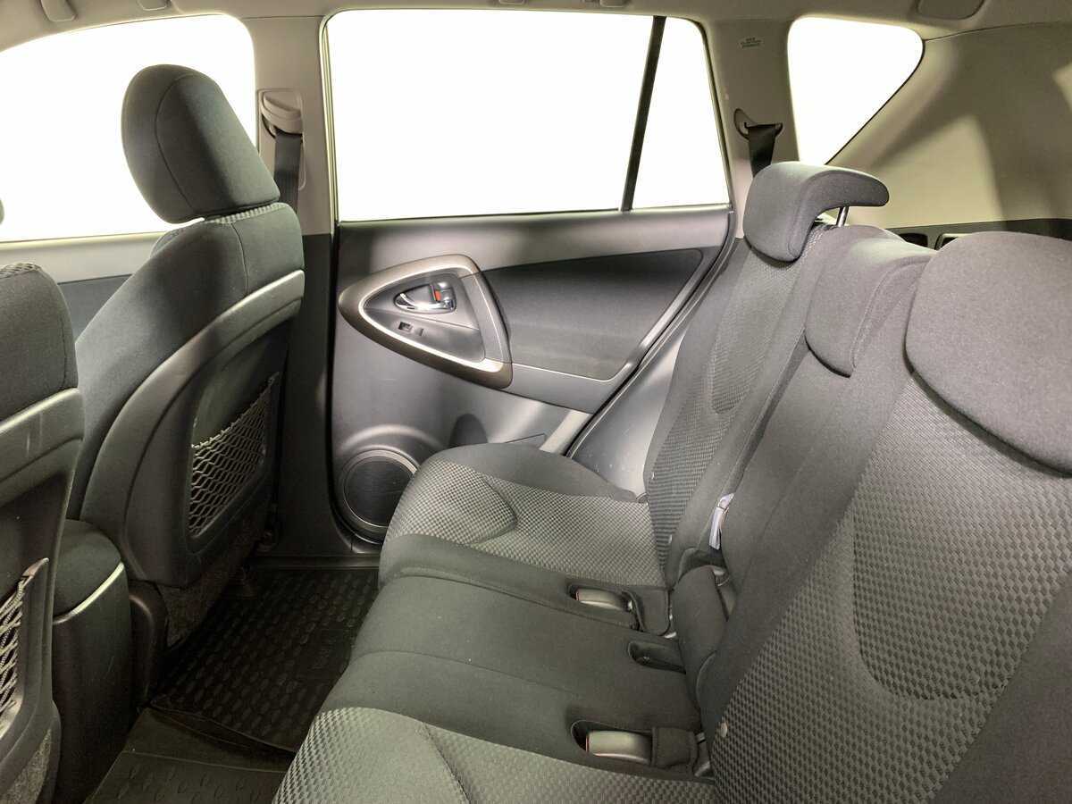 Toyota RAV4 с пробегом — 2011 год. Фото: #18