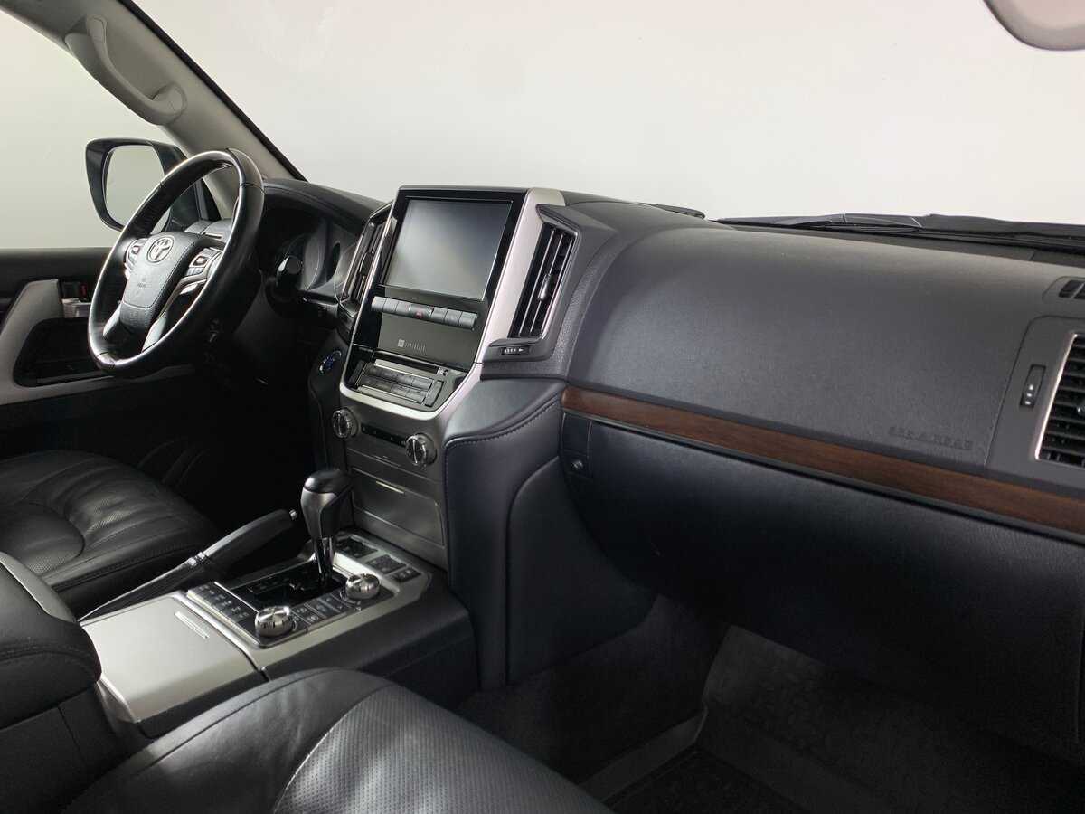 Toyota Land Cruiser с пробегом — 2018 год. Фото: #13