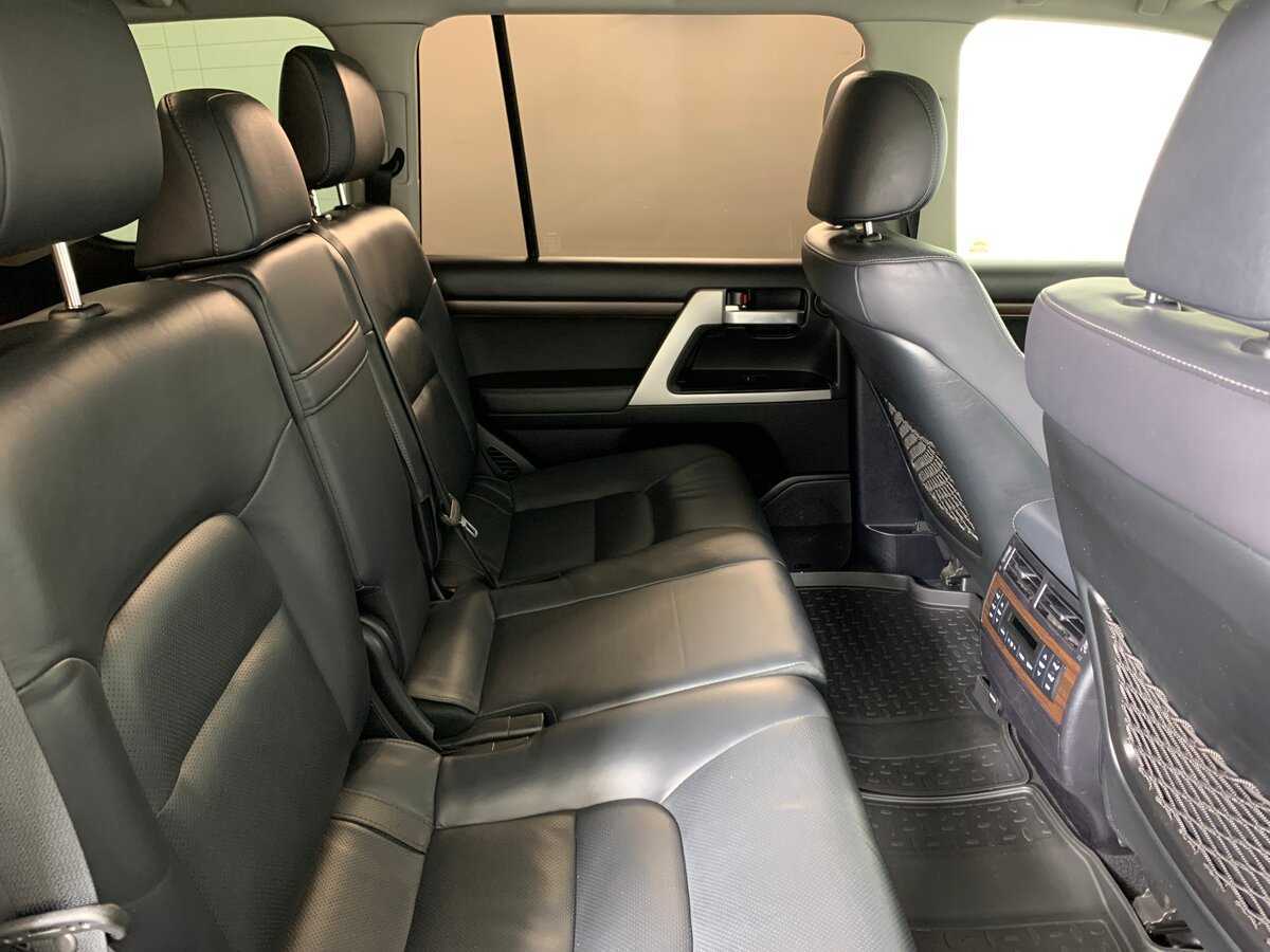 Toyota Land Cruiser с пробегом — 2018 год. Фото: #17