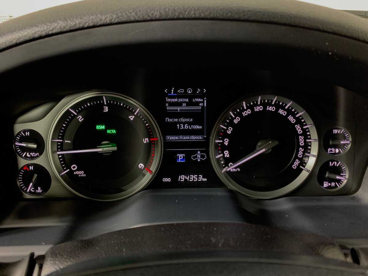 Toyota Land Cruiser с пробегом — 2016 год. Фото: #14