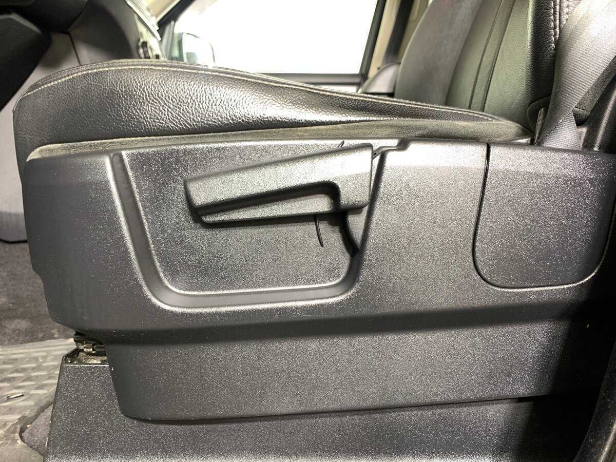 Land Rover Discovery с пробегом — 2011 год. Фото: #15