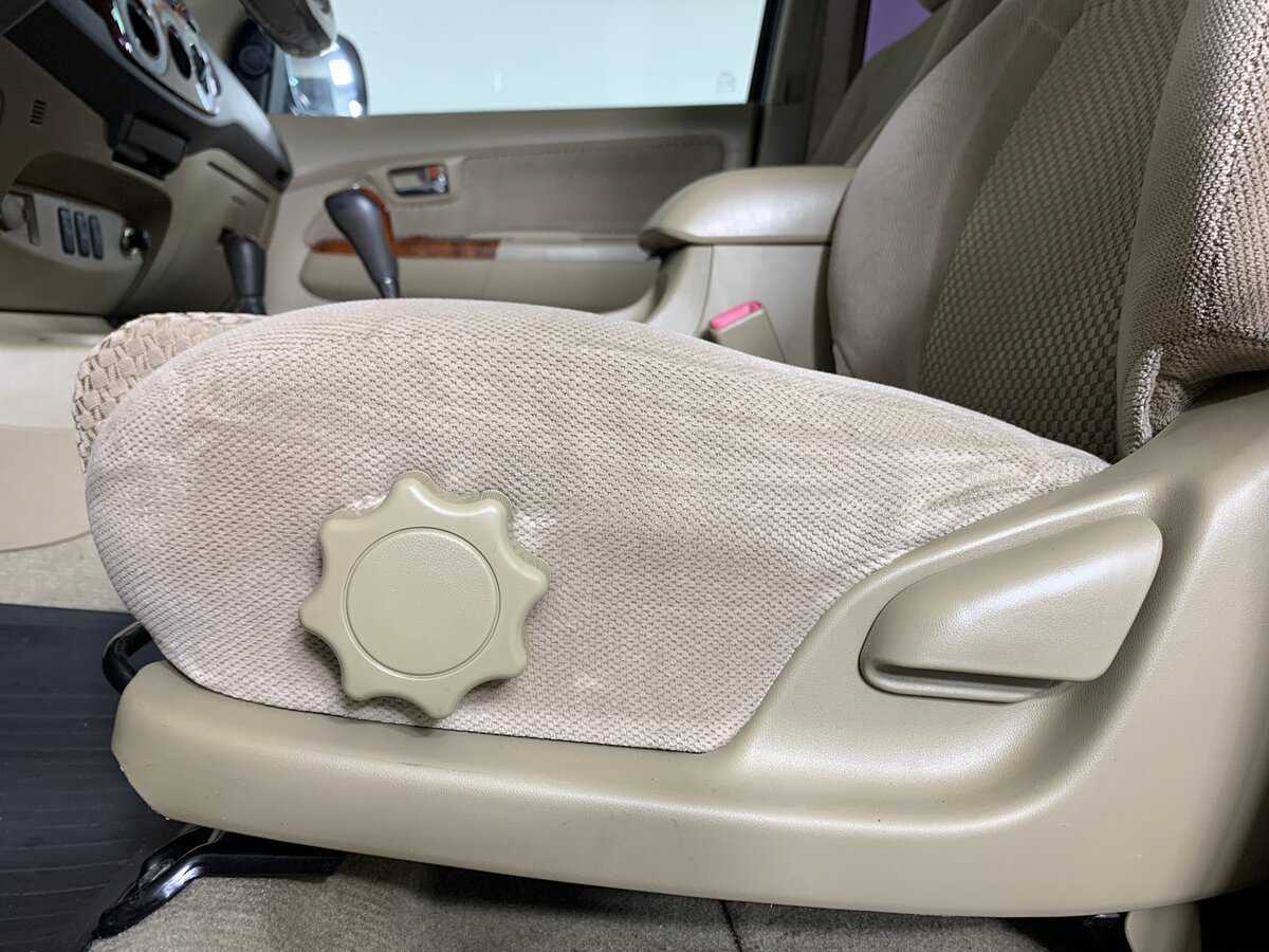 Toyota Fortuner с пробегом — 2011 год. Фото: #13