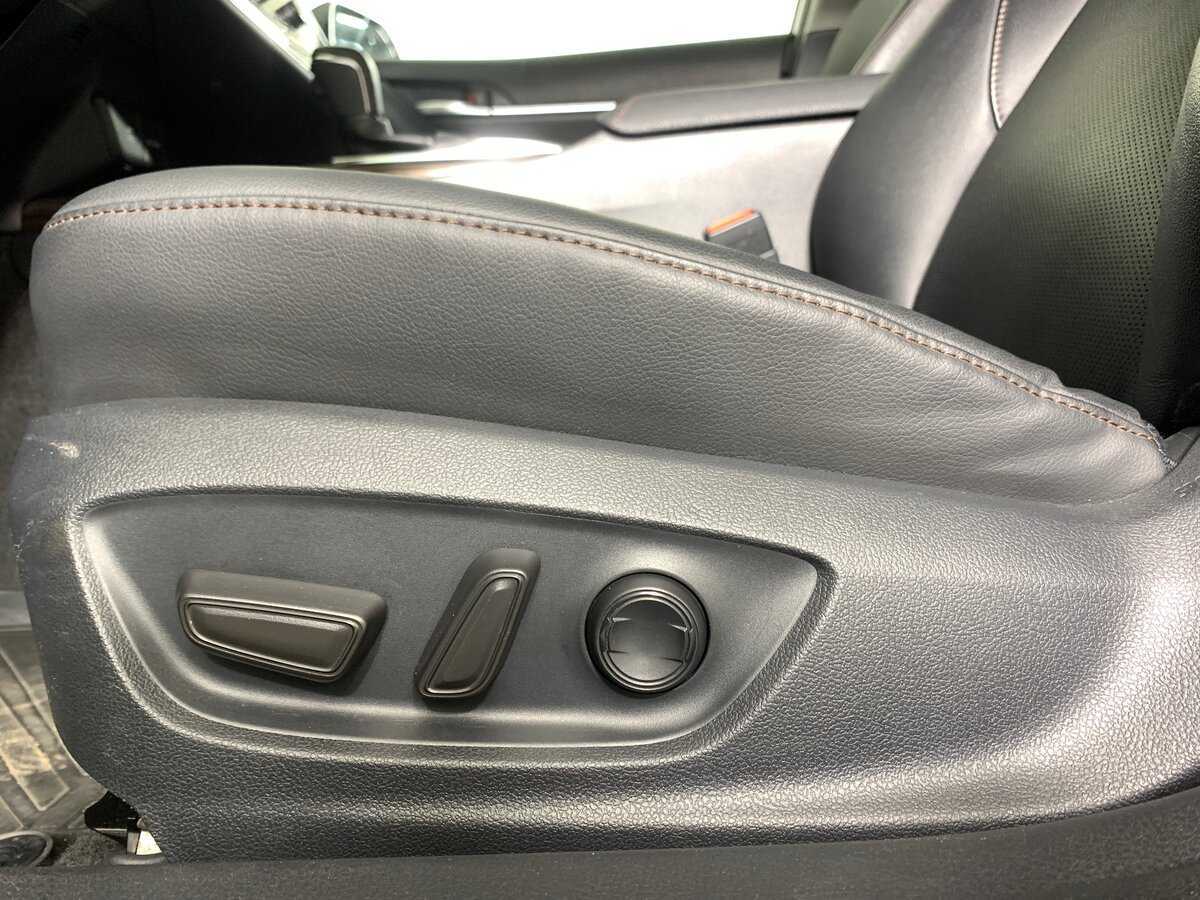 Toyota Camry с пробегом — 2020 год. Фото: #16