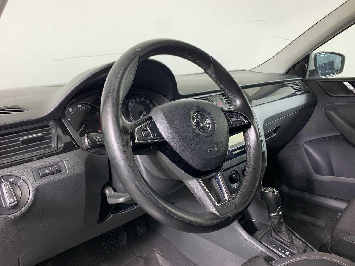 Skoda Rapid с пробегом — 2015 год. Фото: #10