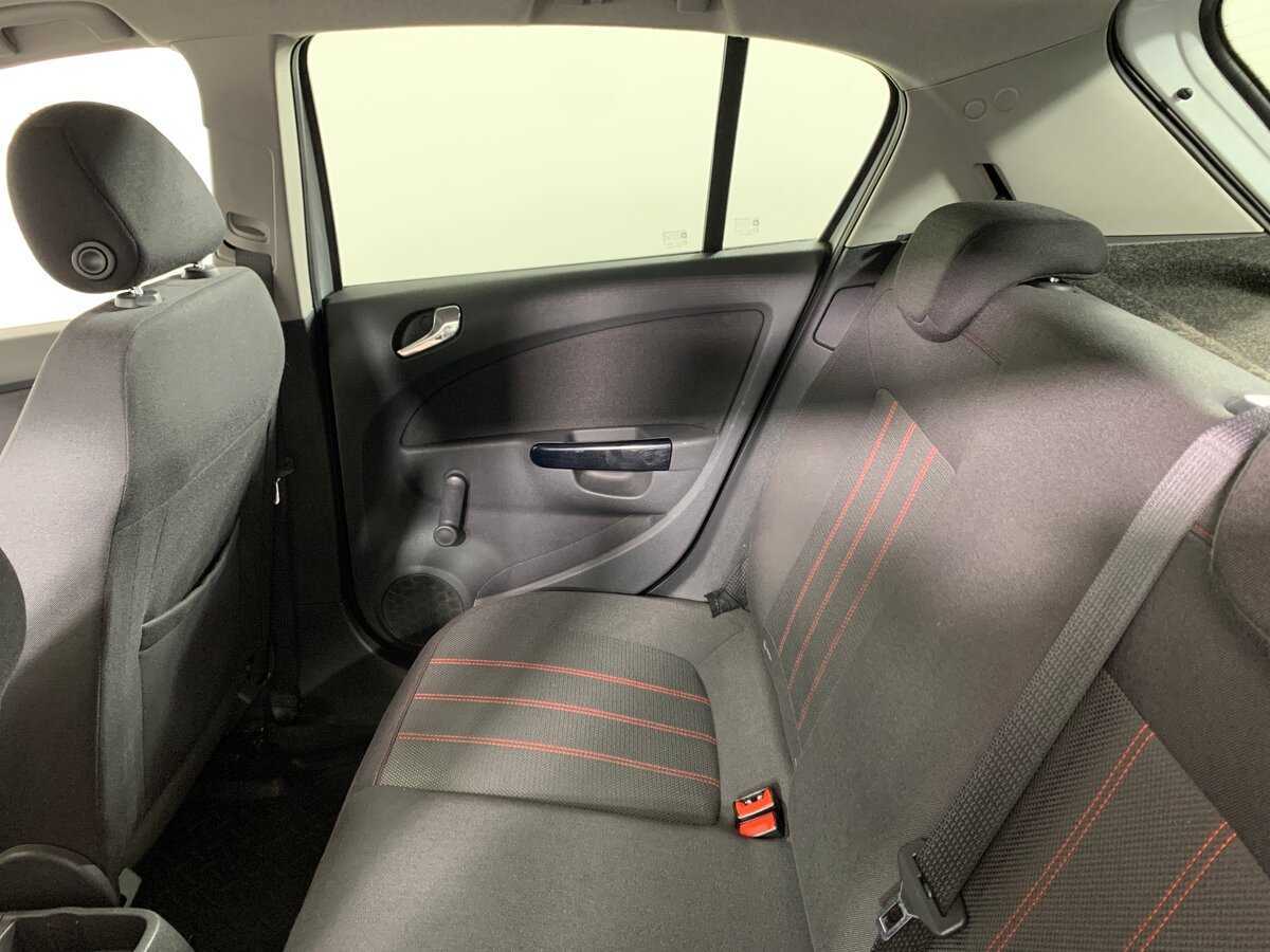 Opel Corsa с пробегом — 2011 год. Фото: #17