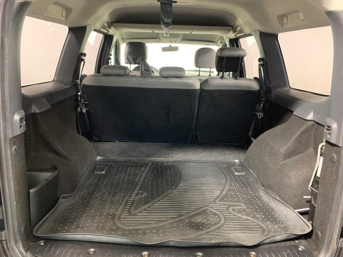 Lada (ВАЗ) Largus с пробегом — 2015 год. Фото: #19