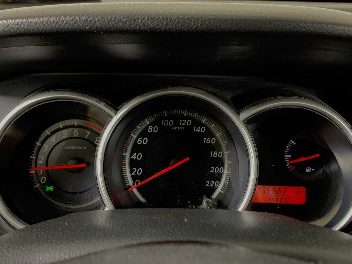 Nissan Tiida с пробегом — 2010 год. Фото: #14