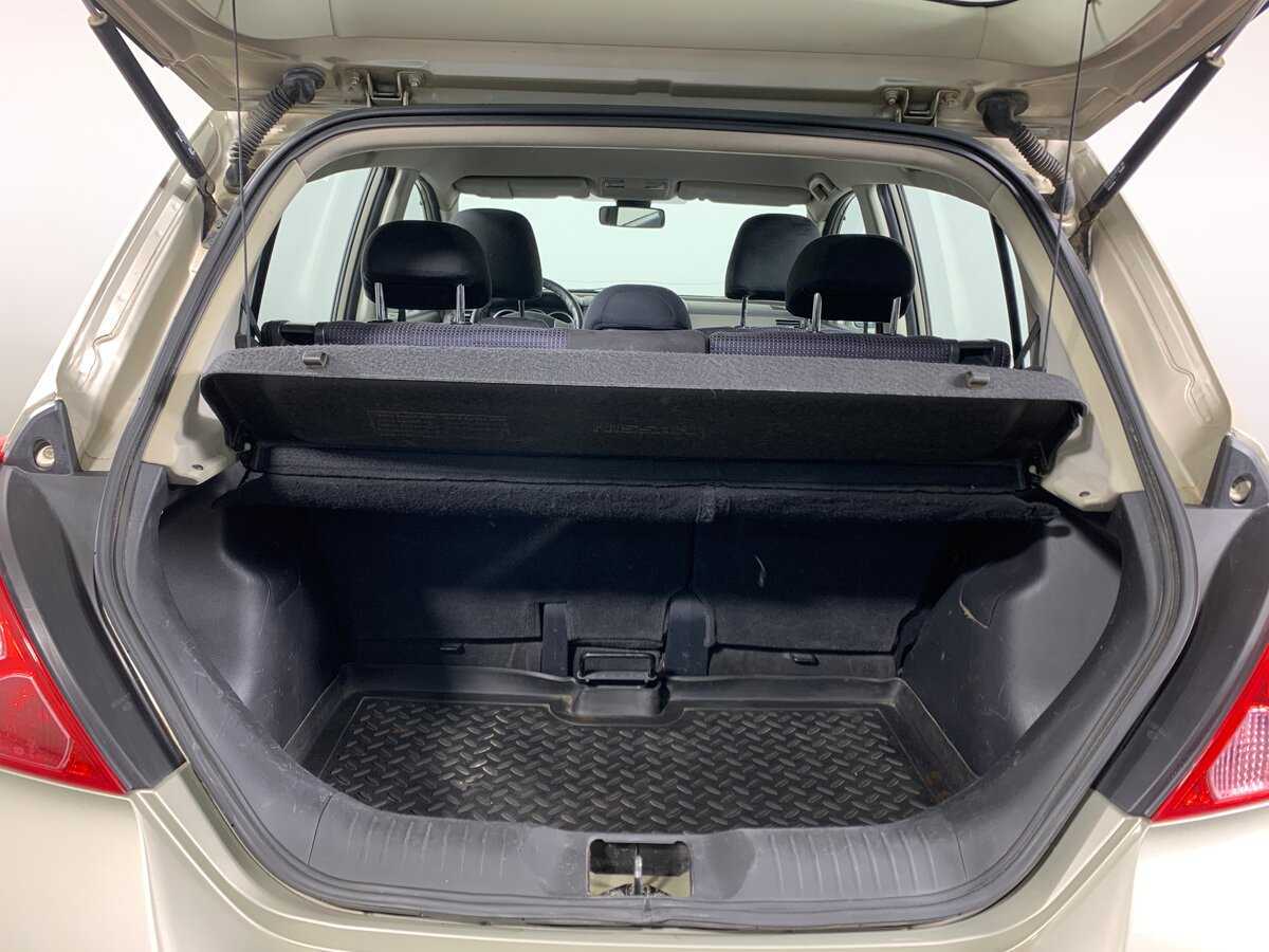 Nissan Tiida с пробегом — 2010 год. Фото: #19