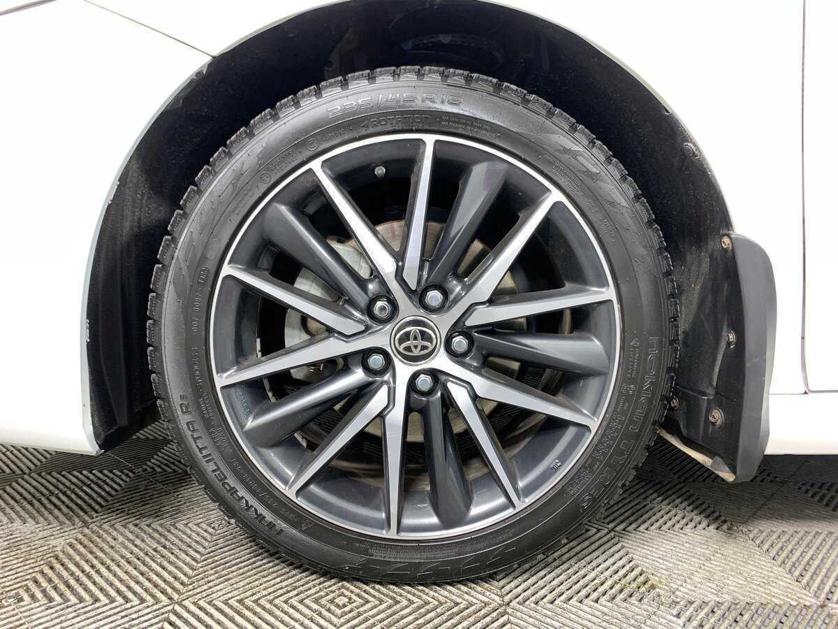 Toyota Camry с пробегом — 2022 год. Фото: #8