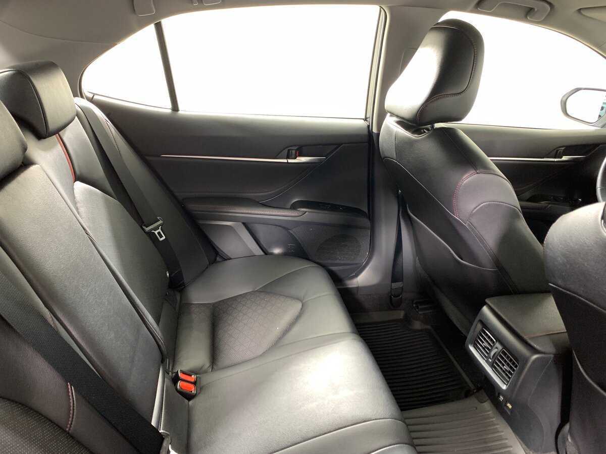 Toyota Camry с пробегом — 2022 год. Фото: #16
