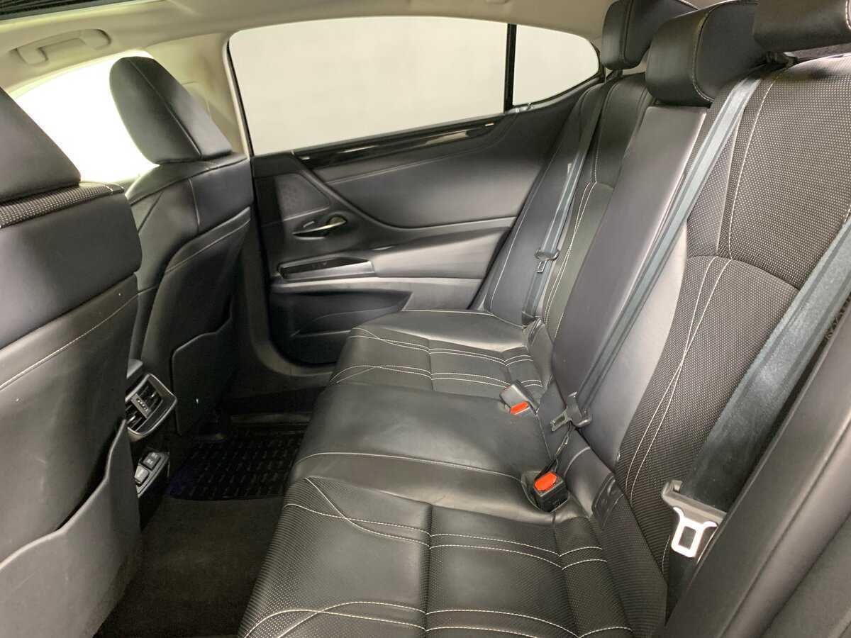 Lexus ES с пробегом — 2018 год. Фото: #17