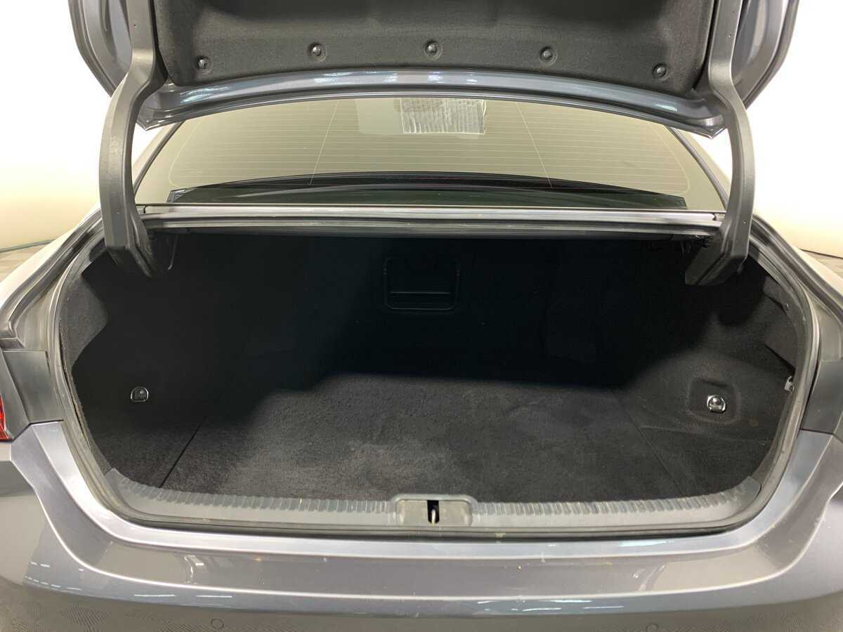 Lexus ES с пробегом — 2018 год. Фото: #18