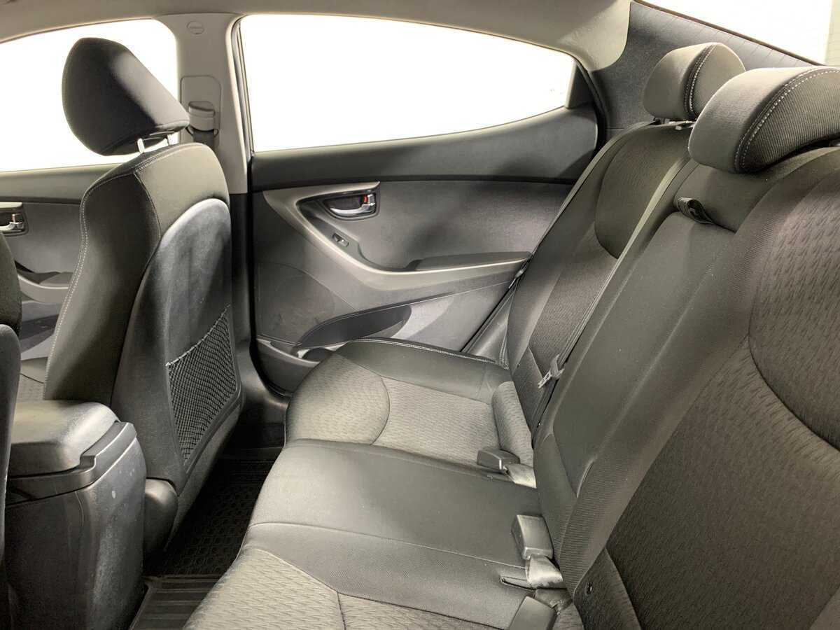 Hyundai Elantra с пробегом — 2012 год. Фото: #18