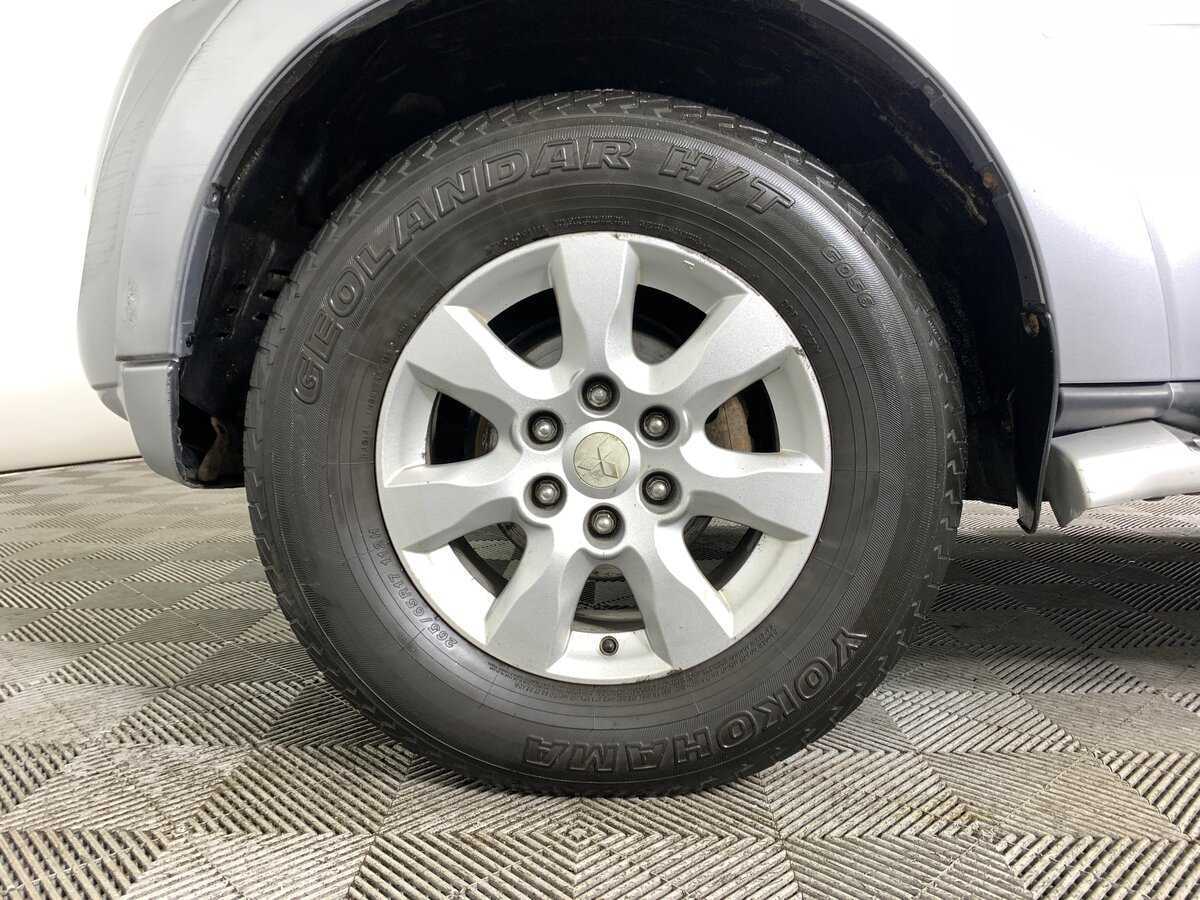 Mitsubishi Pajero с пробегом — 2011 год. Фото: #8