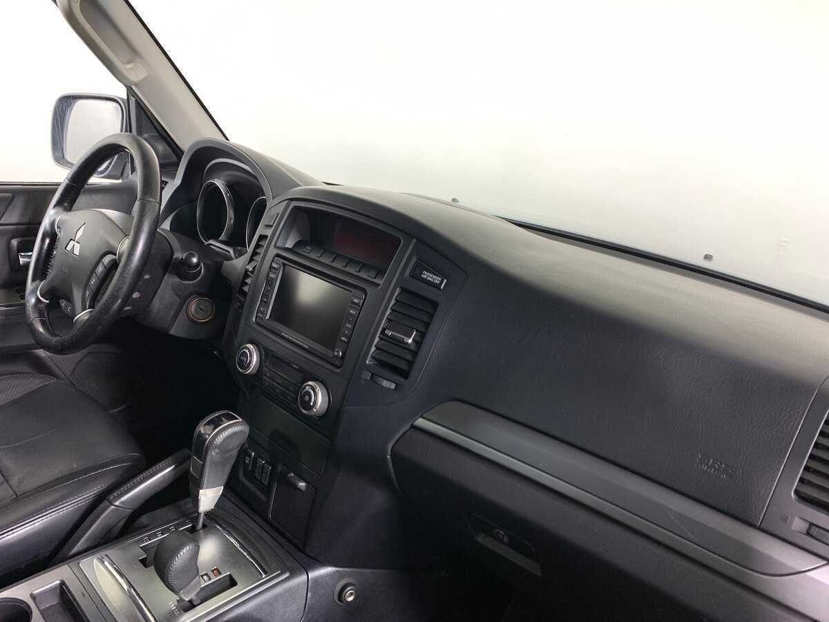 Mitsubishi Pajero с пробегом — 2011 год. Фото: #11