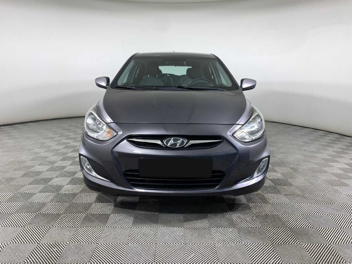 Hyundai Solaris с пробегом — 2012 год. Фото: #1