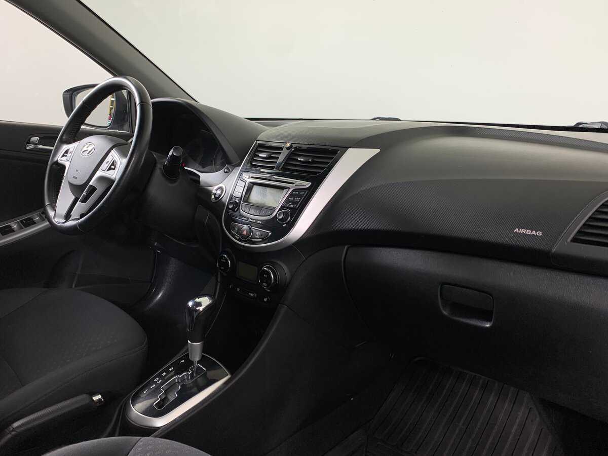 Hyundai Solaris с пробегом — 2012 год. Фото: #13