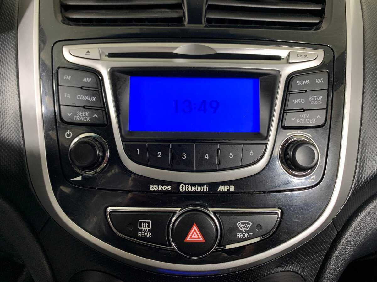 Hyundai Solaris с пробегом — 2012 год. Фото: #15