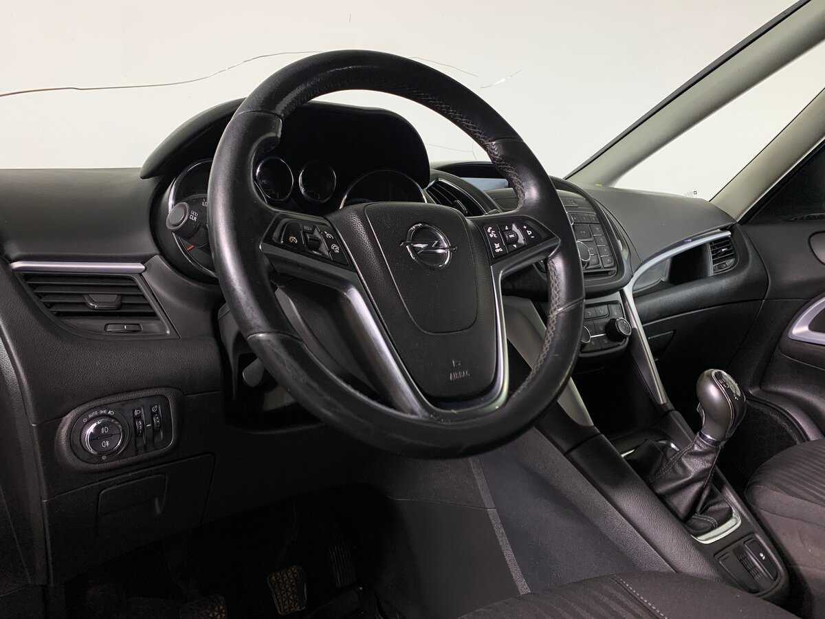 Opel Zafira с пробегом — 2012 год. Фото: #11