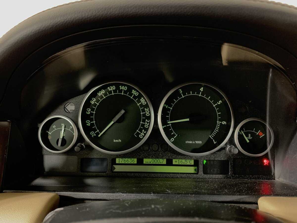 Land Rover Range Rover с пробегом — 2004 год. Фото: #10