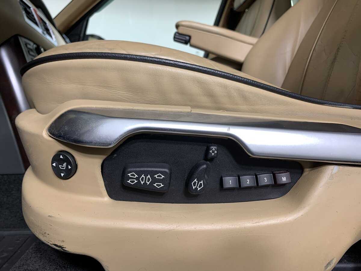 Land Rover Range Rover с пробегом — 2004 год. Фото: #12