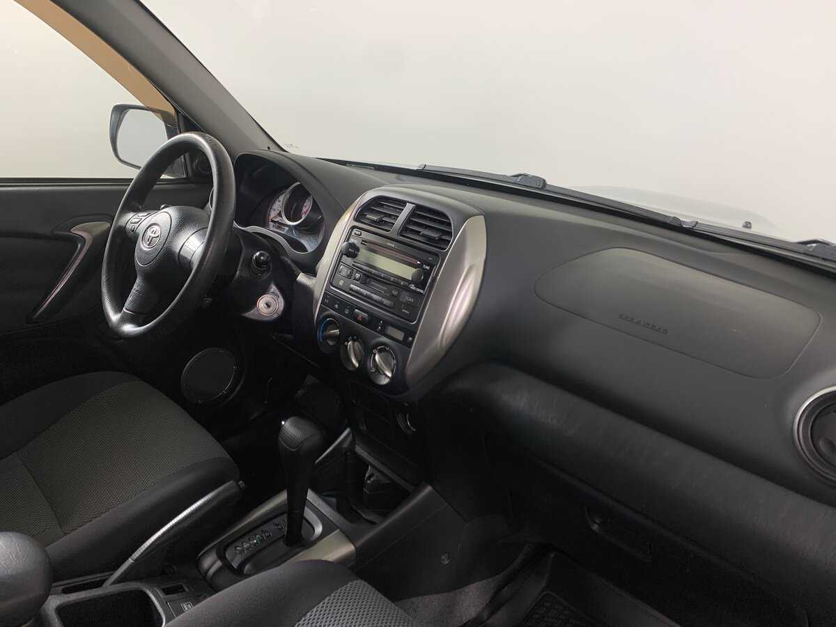 Toyota RAV4 с пробегом — 2004 год. Фото: #13