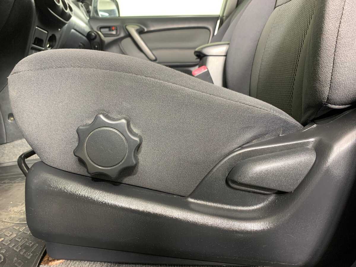 Toyota RAV4 с пробегом — 2004 год. Фото: #16