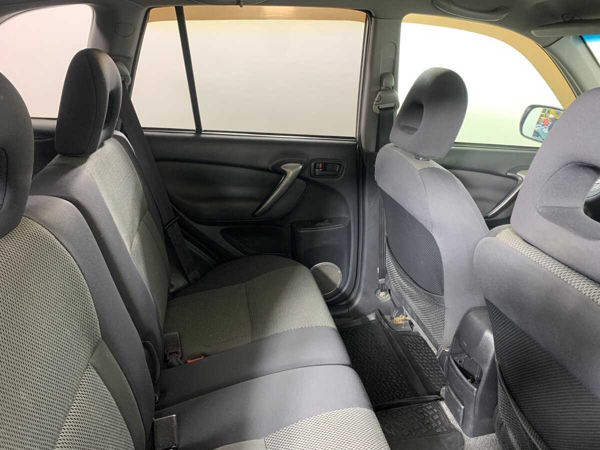 Toyota RAV4 с пробегом — 2004 год. Фото: #17