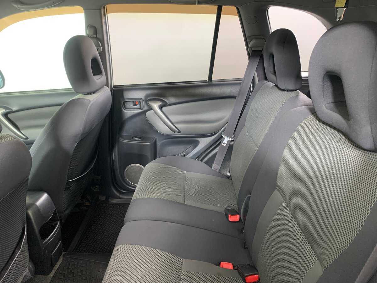 Toyota RAV4 с пробегом — 2004 год. Фото: #18