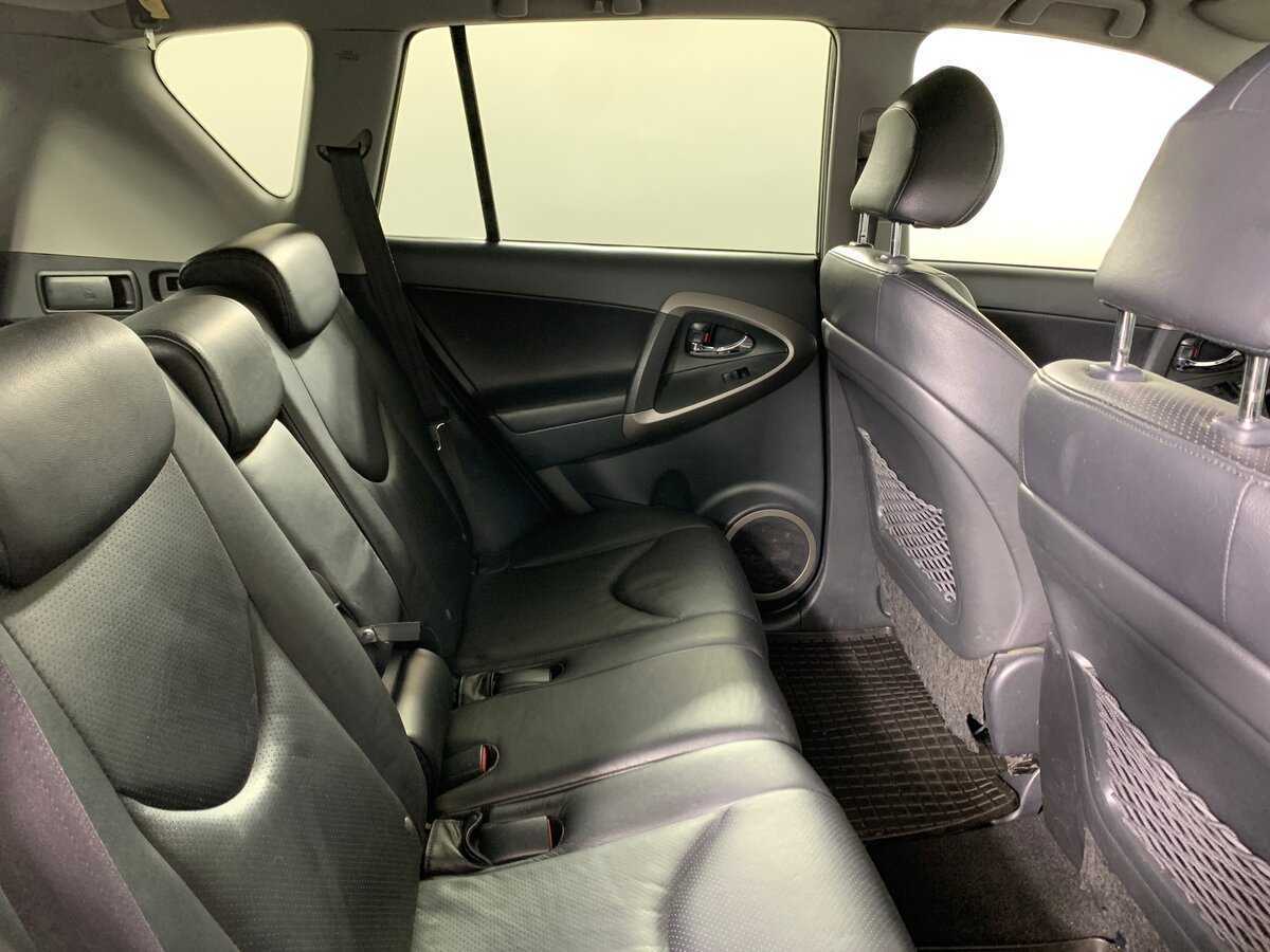 Toyota RAV4 с пробегом — 2006 год. Фото: #16