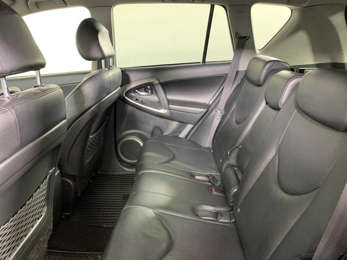 Toyota RAV4 с пробегом — 2006 год. Фото: #17