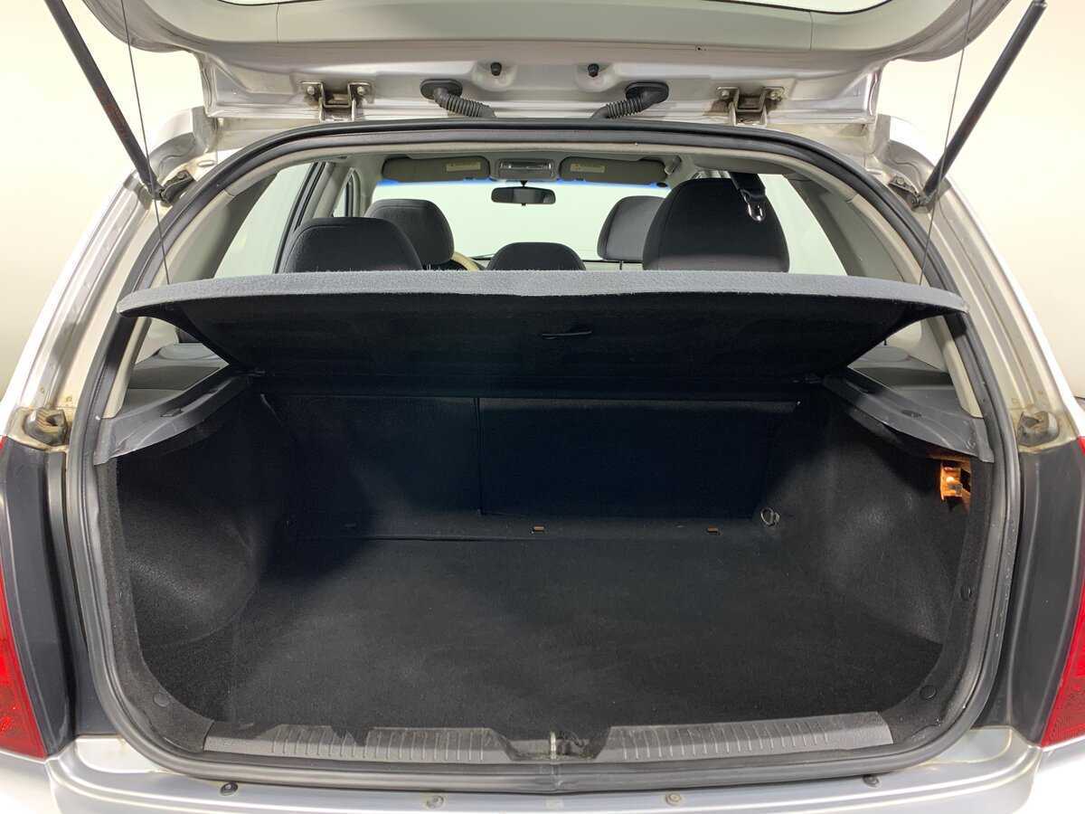 Kia Cerato с пробегом — 2006 год. Фото: #17