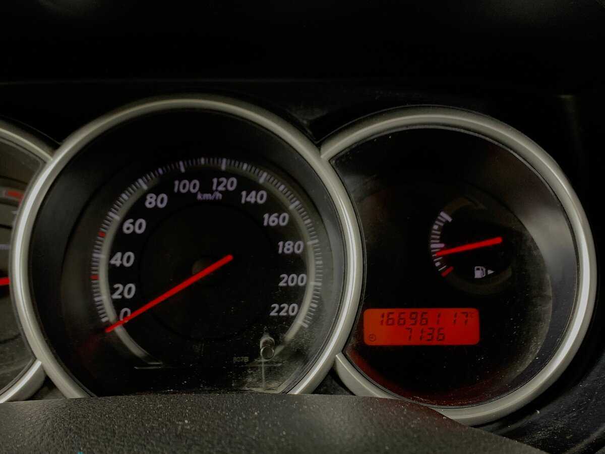 Nissan Tiida с пробегом — 2011 год. Фото: #14