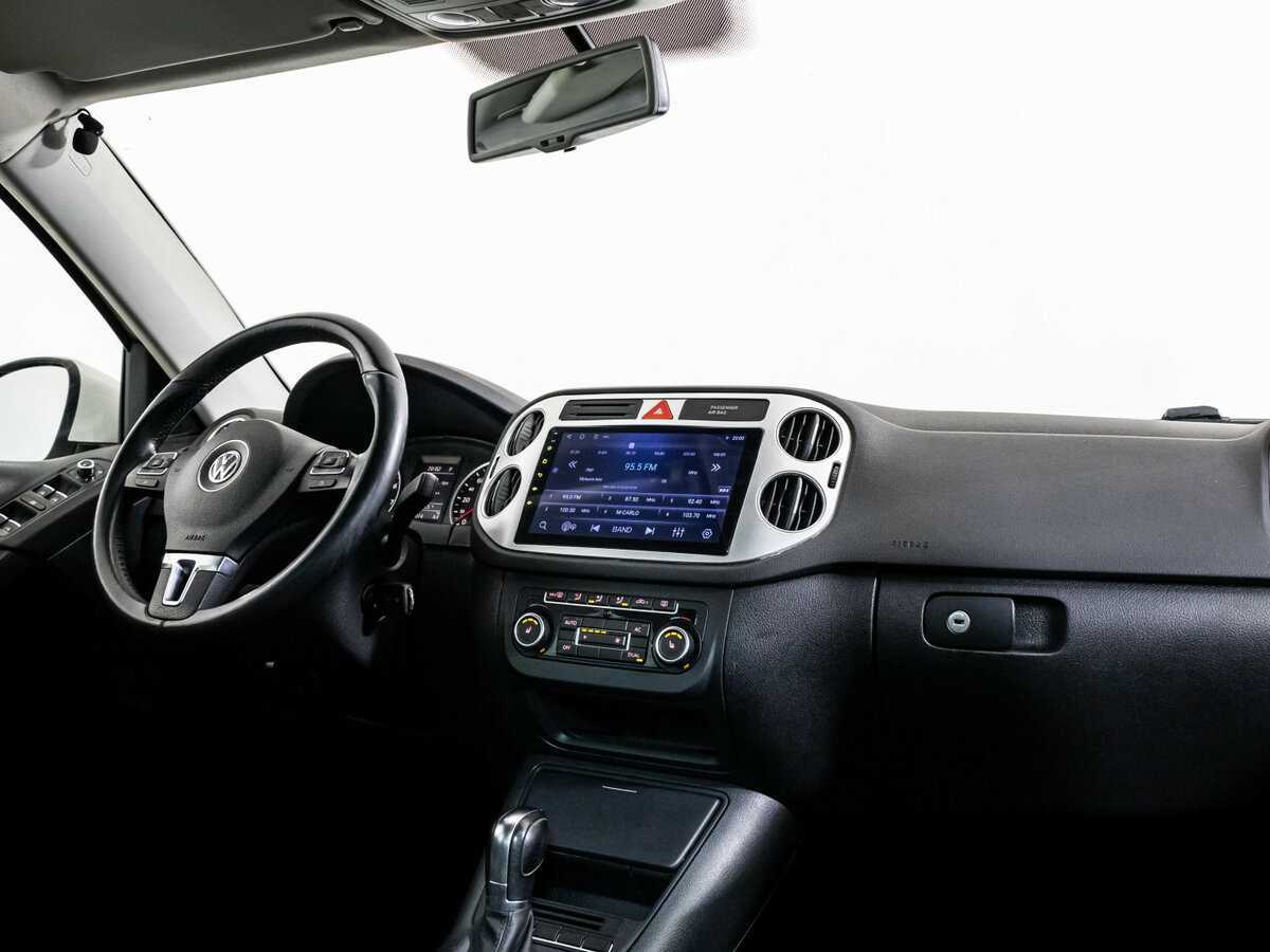 Volkswagen Tiguan с пробегом — 2010 год. Фото: #6