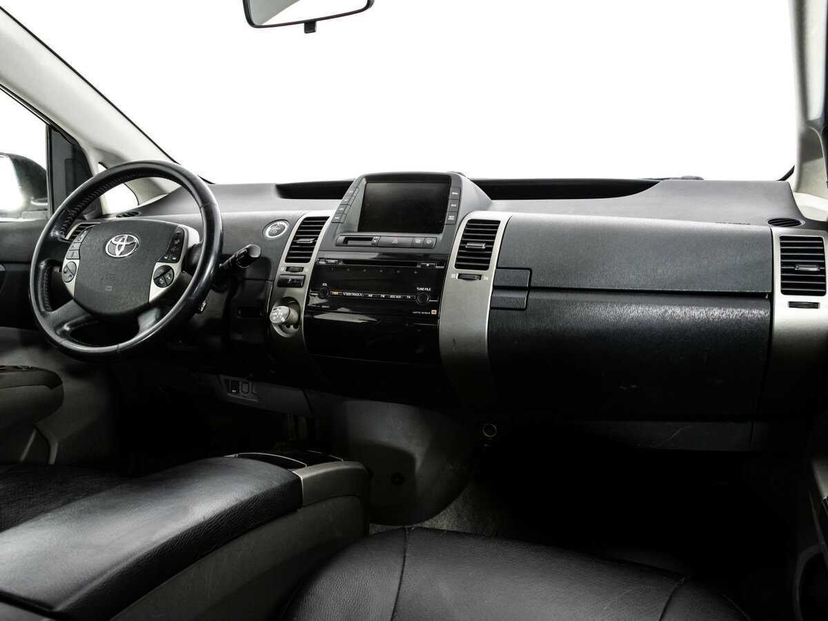Toyota Prius с пробегом — 2008 год. Фото: #6