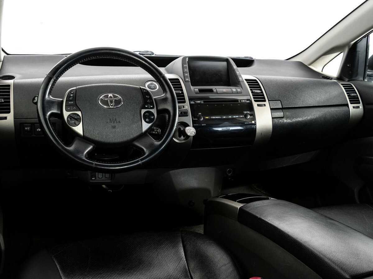 Toyota Prius с пробегом — 2008 год. Фото: #8