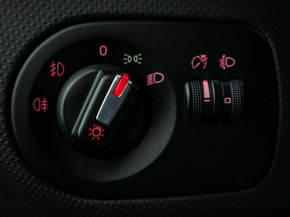 SEAT Leon с пробегом — 2012 год. Фото: #15