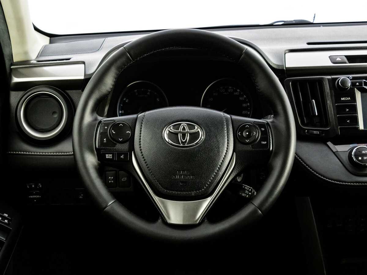 Toyota RAV4 с пробегом — 2015 год. Фото: #9