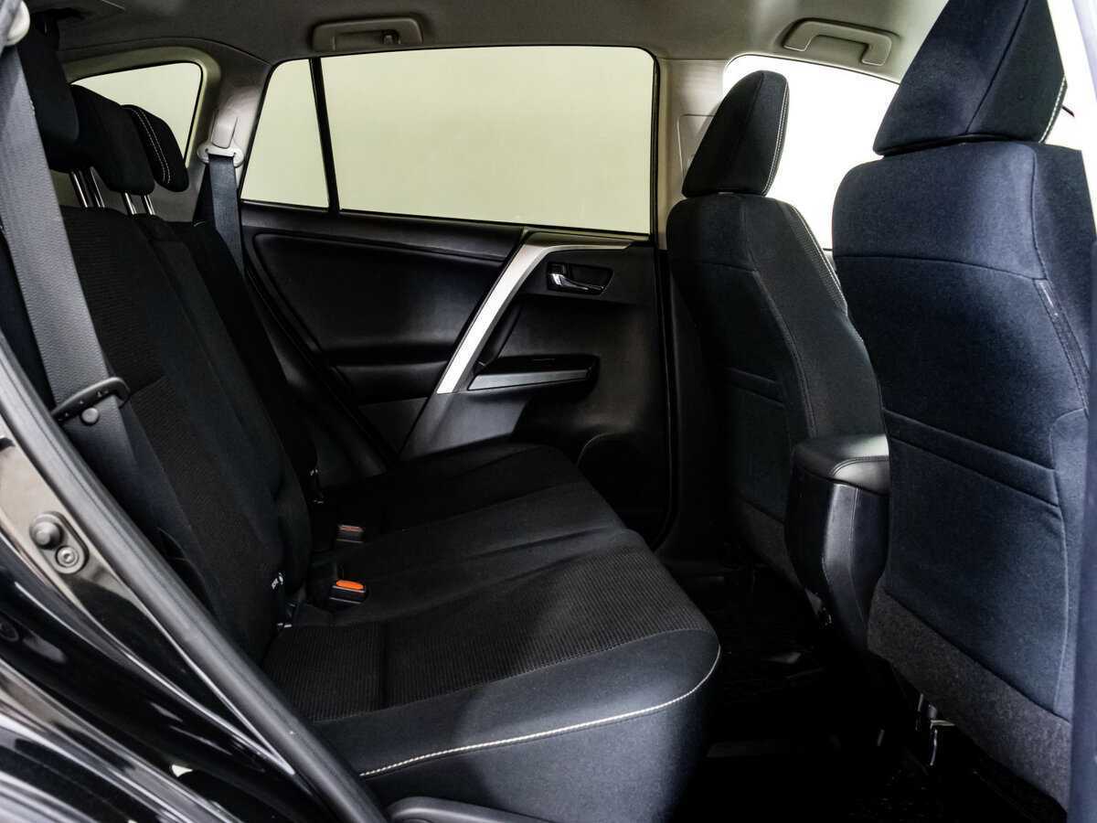 Toyota RAV4 с пробегом — 2015 год. Фото: #13