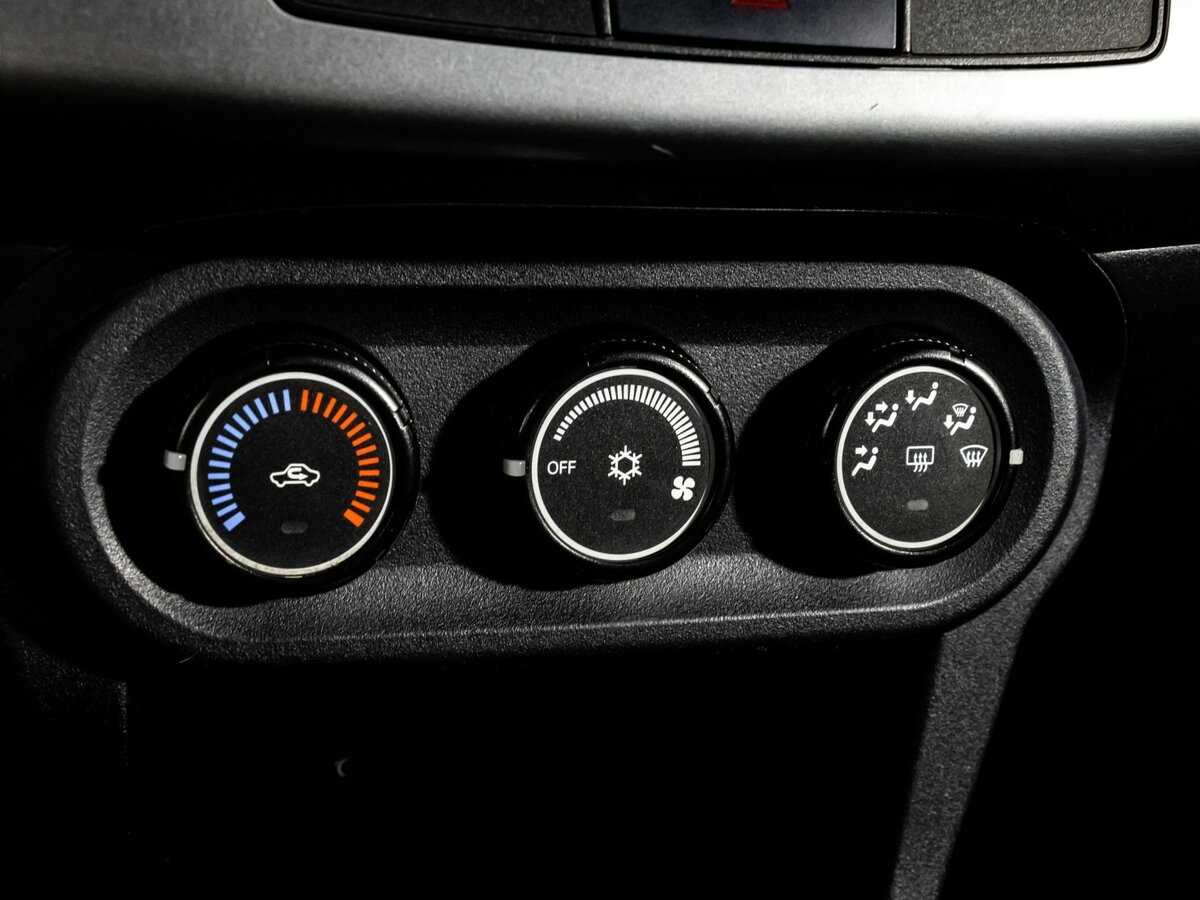 Mitsubishi Lancer с пробегом — 2010 год. Фото: #9