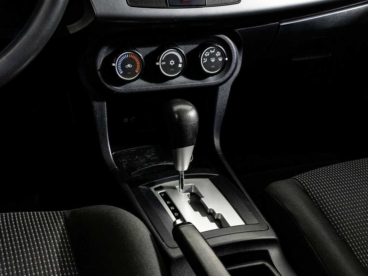 Mitsubishi Lancer с пробегом — 2010 год. Фото: #10