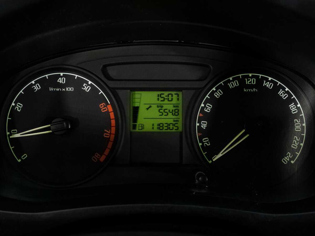 Skoda Fabia с пробегом — 2008 год. Фото: #13