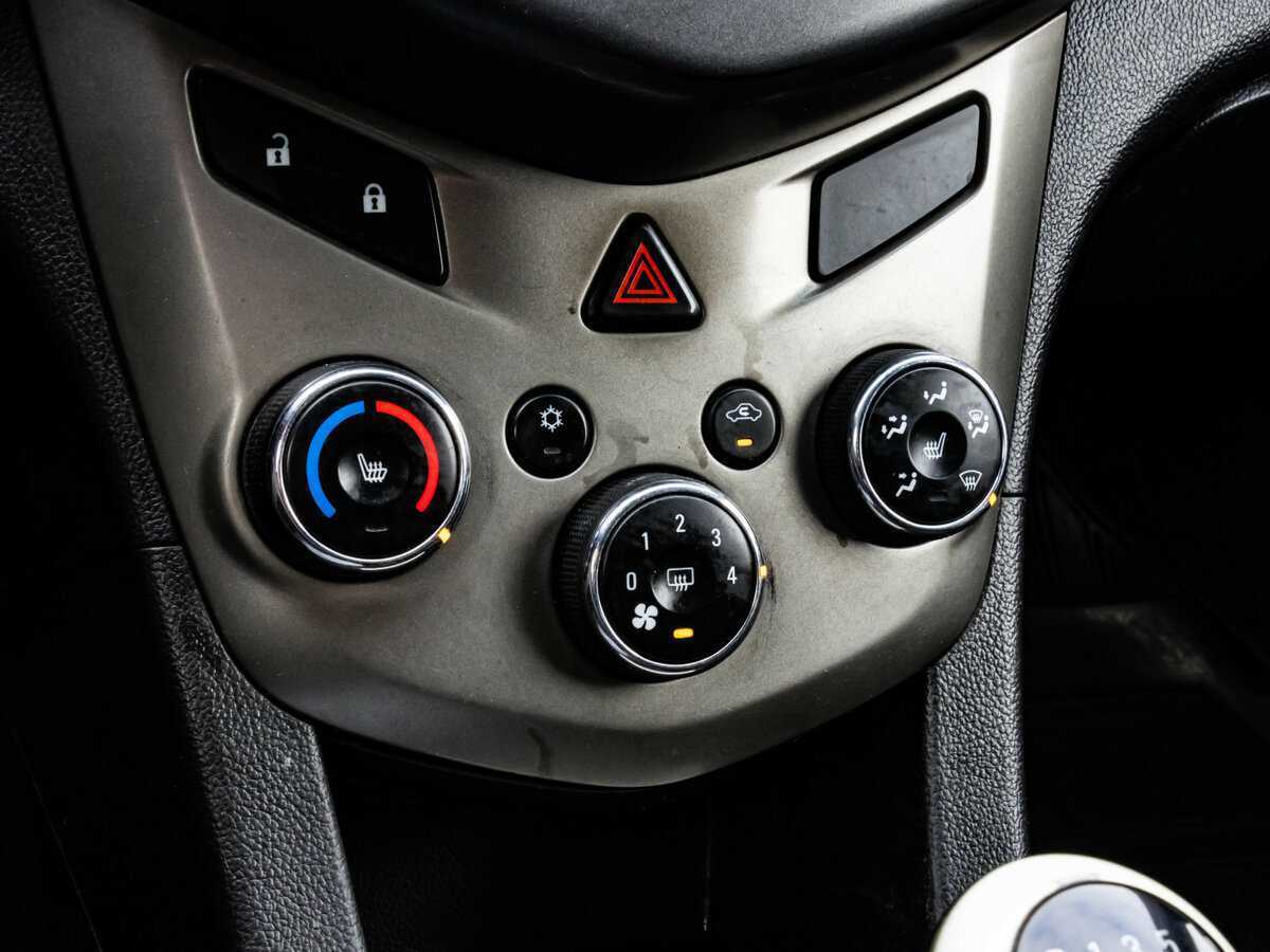 Chevrolet Aveo с пробегом — 2013 год. Фото: #9