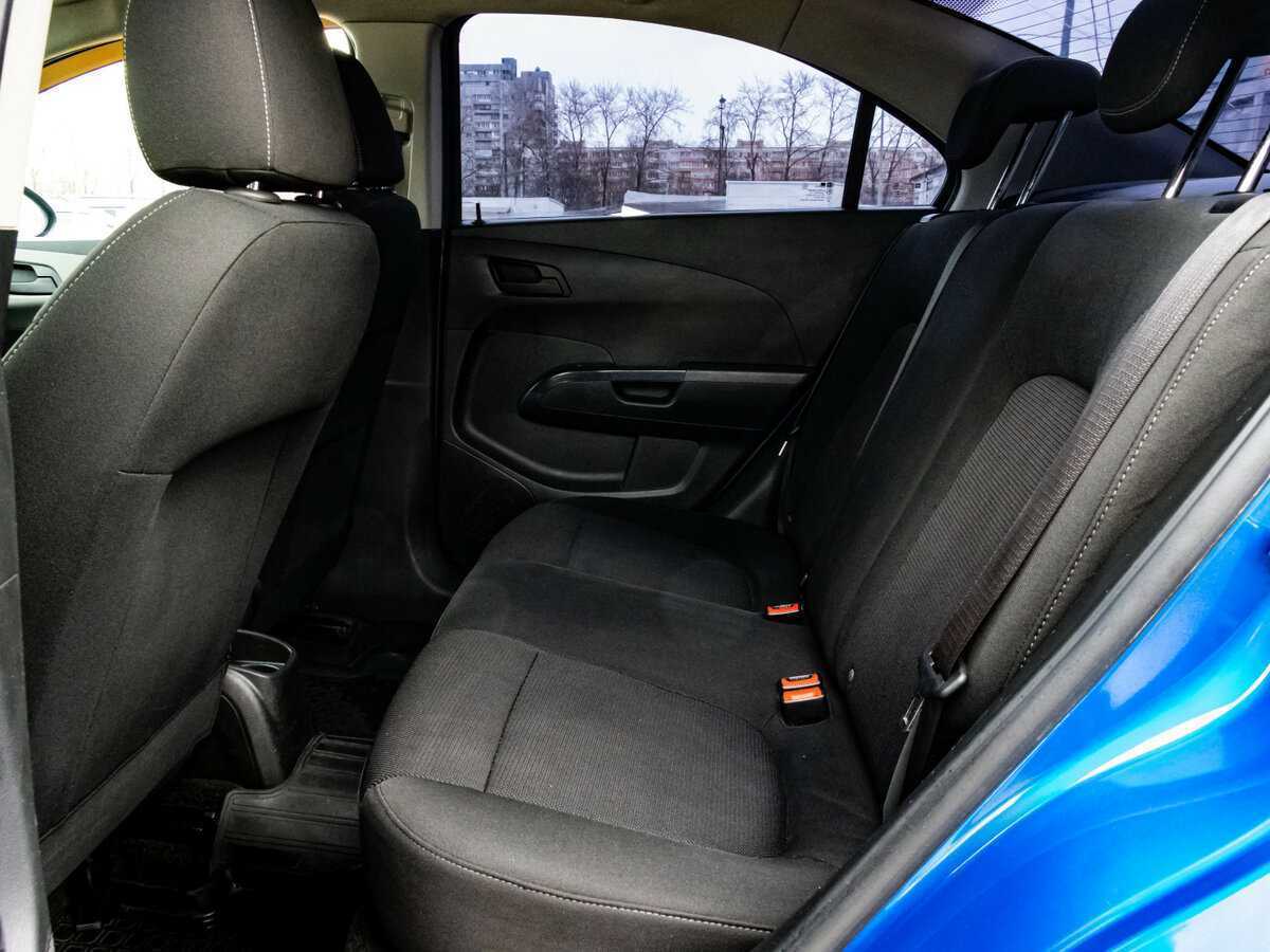 Chevrolet Aveo с пробегом — 2013 год. Фото: #10