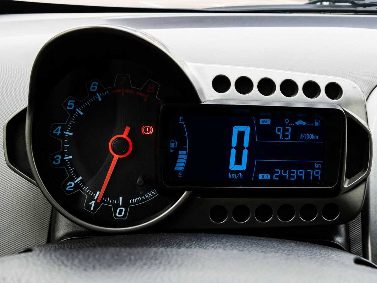 Chevrolet Aveo с пробегом — 2013 год. Фото: #12